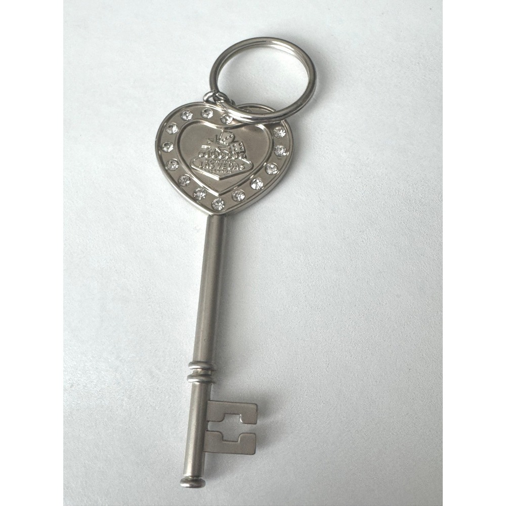 Las‎ Vegas Souvenir Keychain Silver Heart Skeleton Key Rhinestone Welcome Sign